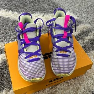 Lebron witness VII- grade school